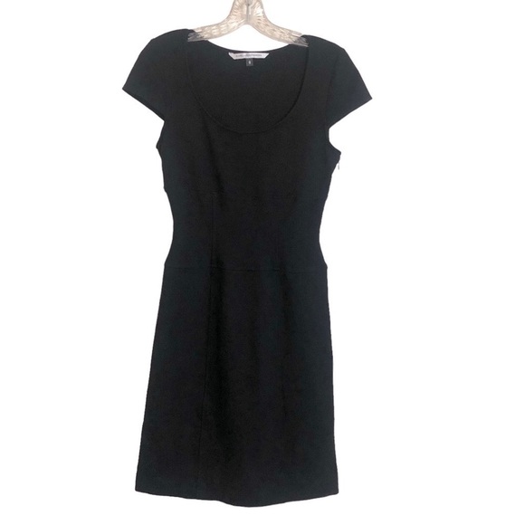 Diane Von Furstenburg Cap Sleeve Kick Pleat Scoop Neck Little Black Dress Size 8 - Picture 1 of 9